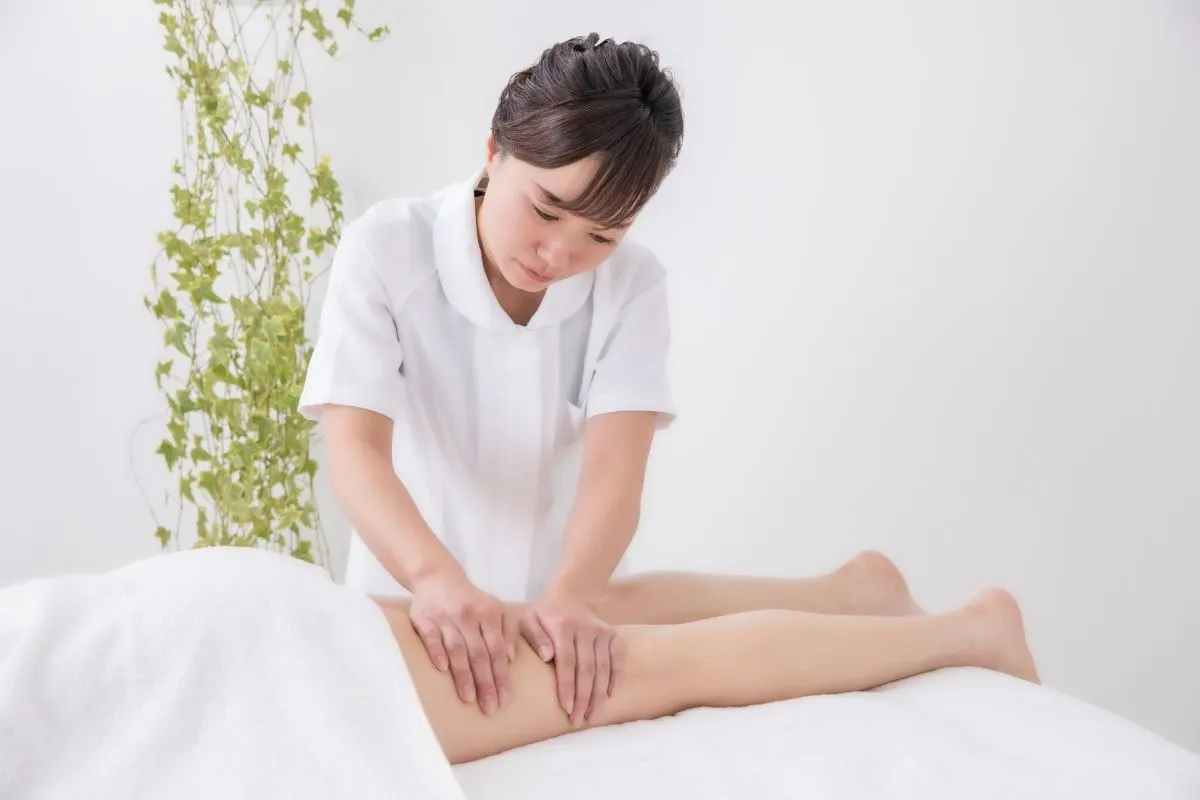 エステでむくみ解消！リンパマッサージで足、顔、全身の効果を実感